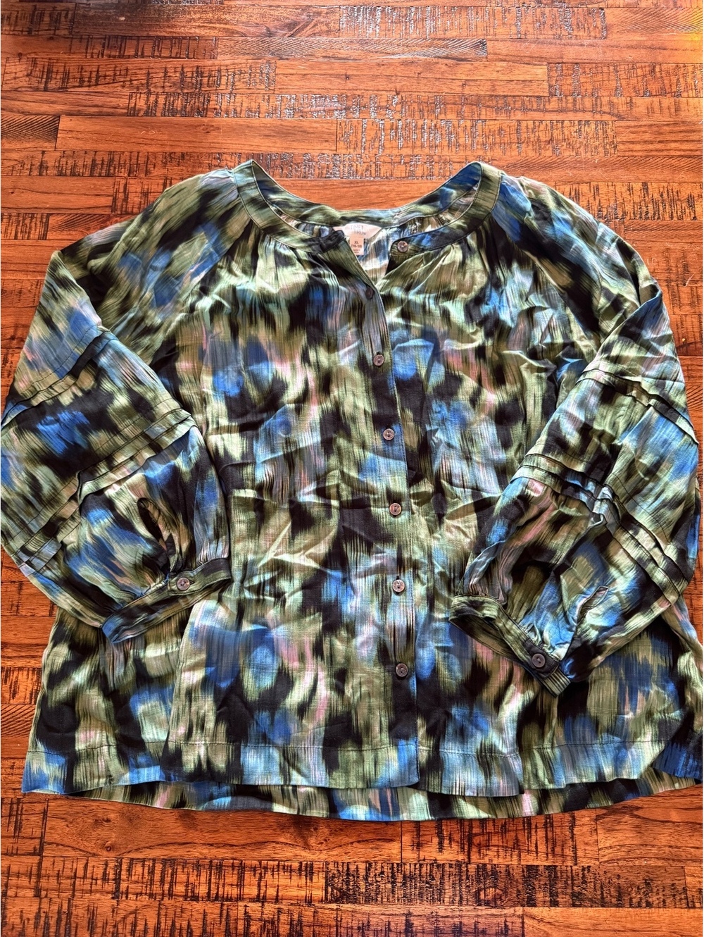 Time and Tru Women's XL Button-Up Blouse Green Blue Abstract Print